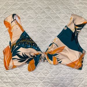 Orange/Green Bright Leafy Print Bikini Top by Cupshe size XL